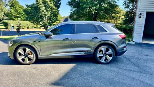 2019 Audi e-tron Prestige