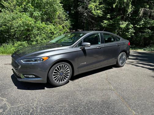 Silver 2018 Ford Fusion Hybrid Titanium