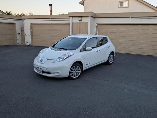 White 2016 Nissan Leaf S