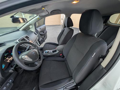 White 2016 Nissan Leaf S