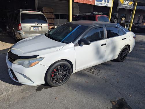 White 2016 Toyota Camry SE