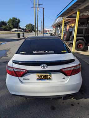 White 2016 Toyota Camry SE