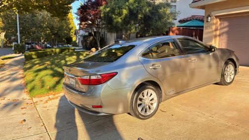 2015 Lexus ES 300h Base