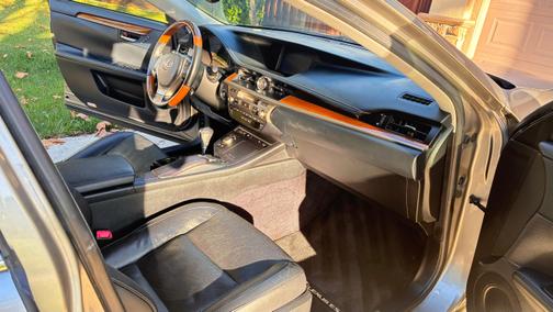 2015 Lexus ES 300h Base