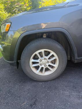 Gray 2019 Jeep Grand Cherokee Laredo E