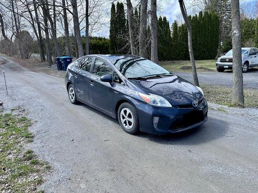 Gray 2013 Toyota Prius Three SE