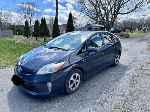 Gray 2013 Toyota Prius Three SE