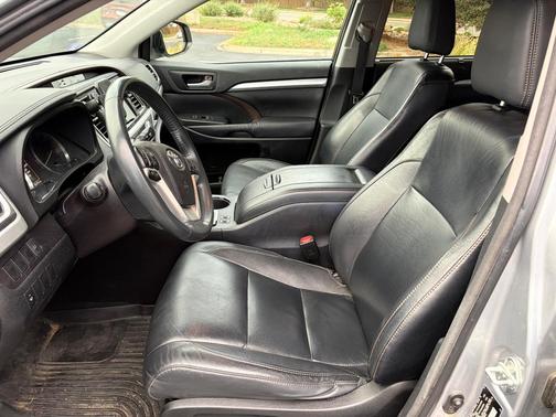 Silver 2016 Toyota Highlander XLE
