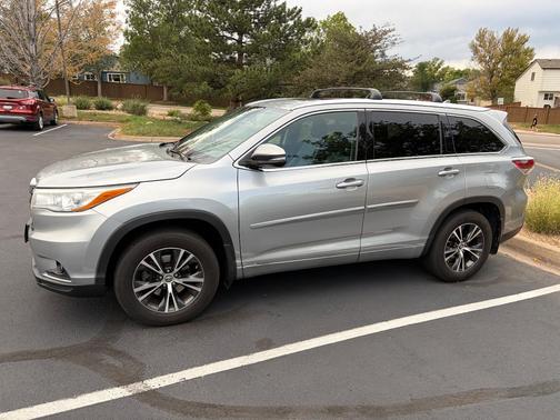 Silver 2016 Toyota Highlander XLE