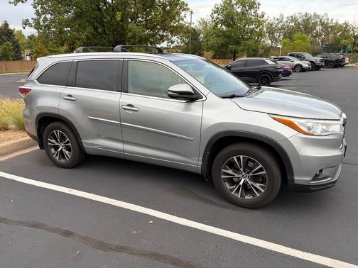 Silver 2016 Toyota Highlander XLE