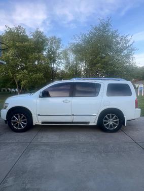 White 2010 INFINITI QX56 Base