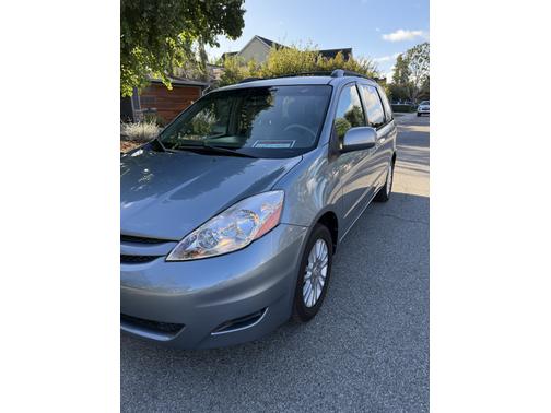 2010 Toyota Sienna XLE