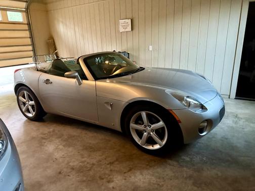 Silver 2009 Pontiac Solstice Base