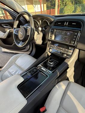 2018 Jaguar F-PACE 25t Prestige