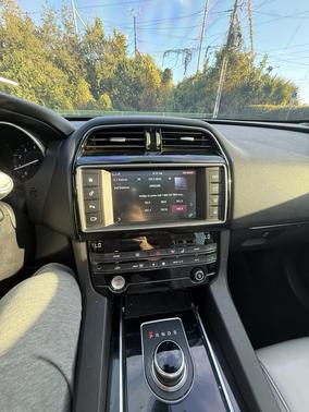 2018 Jaguar F-PACE 25t Prestige