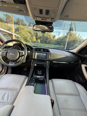 2018 Jaguar F-PACE 25t Prestige