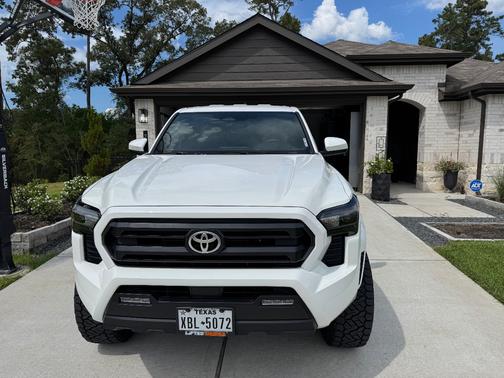 2024 Toyota Tacoma SR5
