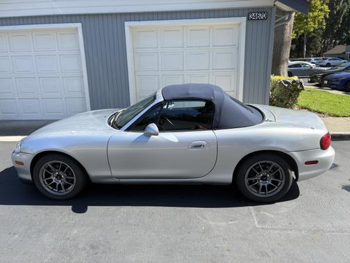 2002 Mazda MX-5 Miata LS