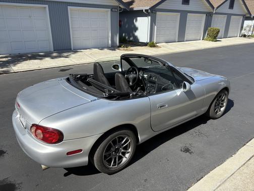 2002 Mazda MX-5 Miata LS