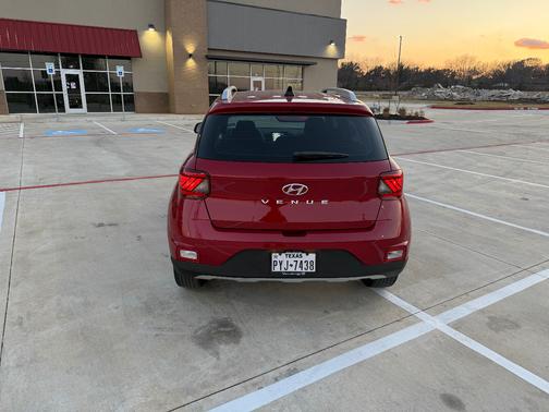 2022 Hyundai VENUE SEL