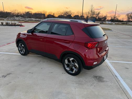 2022 Hyundai VENUE SEL