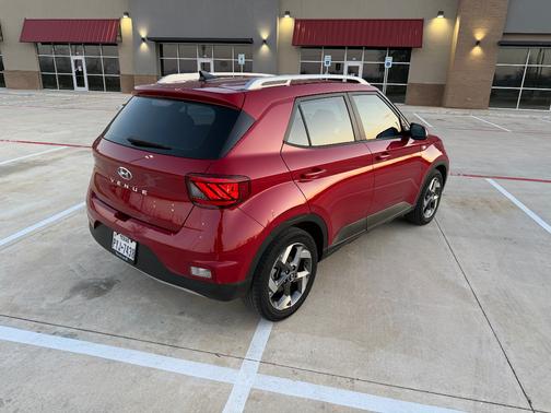 2022 Hyundai VENUE SEL