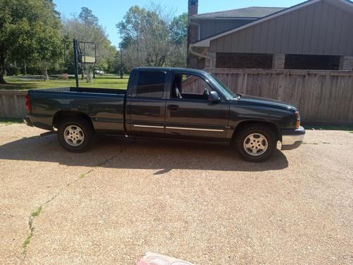 2004 Chevrolet Silverado 1500 LS Extended Cab