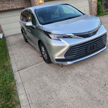 2021 Toyota Sienna LE 8 Passenger