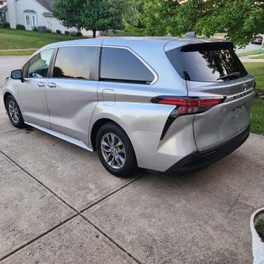 2021 Toyota Sienna LE 8 Passenger
