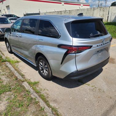 2021 Toyota Sienna LE 8 Passenger