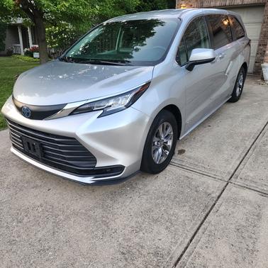 2021 Toyota Sienna LE 8 Passenger