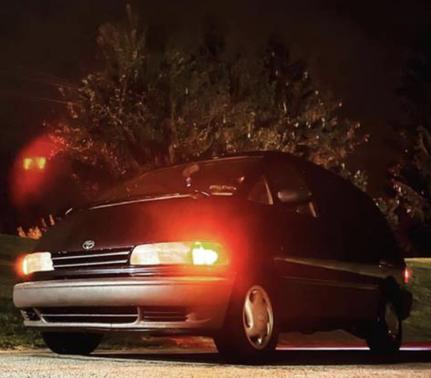 Photo 2 of 10 of 1997 Toyota Previa LE