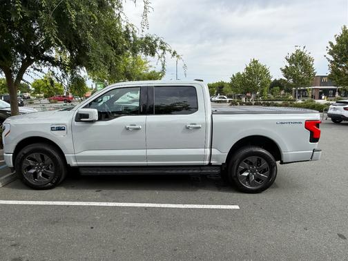 White 2024 Ford F-150 Lightning LARIAT