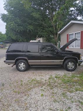Black 1999 Chevrolet Tahoe LS