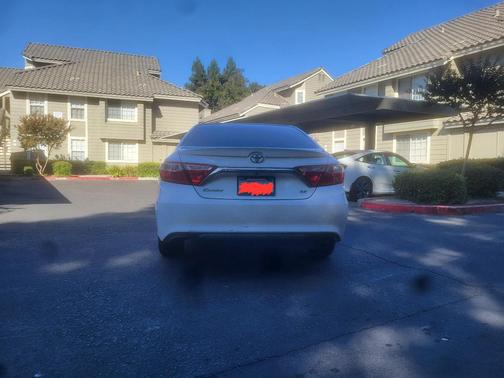 White 2016 Toyota Camry SE w/Special Edition Pkg