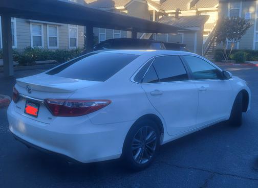 White 2016 Toyota Camry SE w/Special Edition Pkg