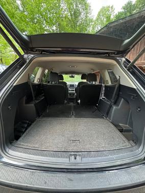 Black 2021 Volkswagen Atlas 3.6L SE w/Technology R-Line
