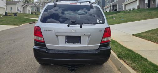 Silver 2004 Kia Sorento EX