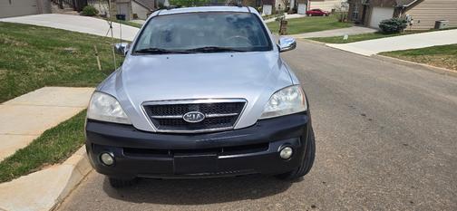 Silver 2004 Kia Sorento EX