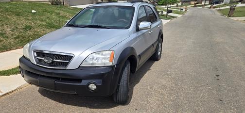 Silver 2004 Kia Sorento EX