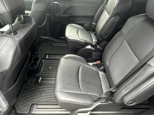 2024 Toyota Sienna Woodland Edition