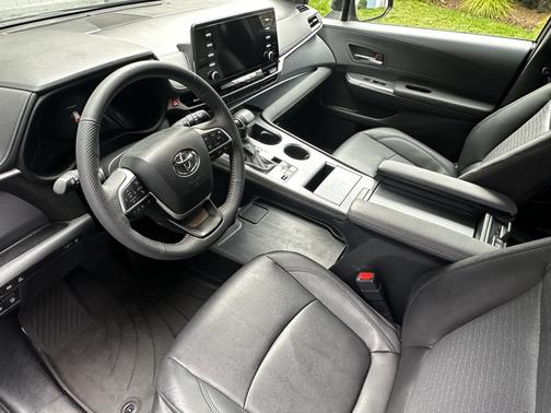 2024 Toyota Sienna Woodland Edition