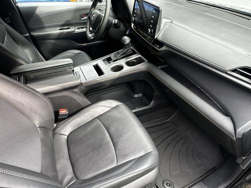 2024 Toyota Sienna Woodland Edition