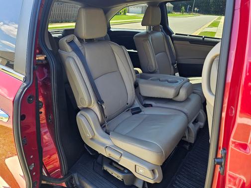 Red 2023 Honda Odyssey EX-L