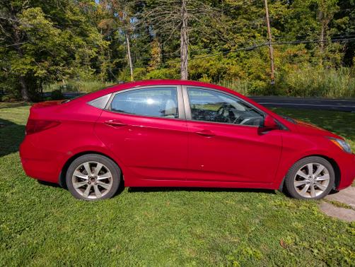 2012 Hyundai Accent GLS