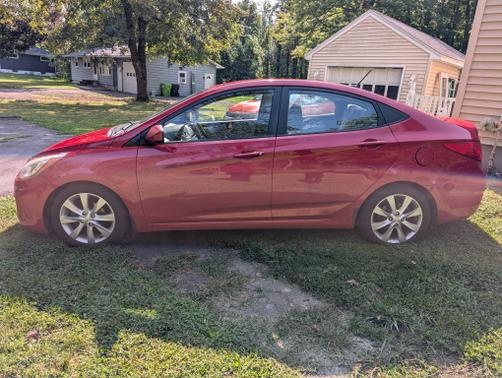2012 Hyundai Accent GLS