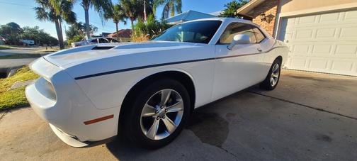 White 2015 Dodge Challenger SXT