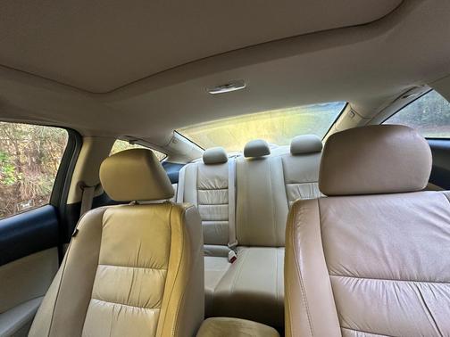 White 2011 Honda Accord EX-L