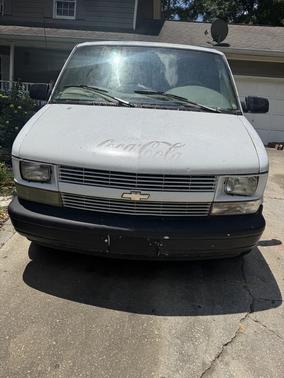 White 2001 Chevrolet Astro Base