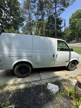 White 2001 Chevrolet Astro Base